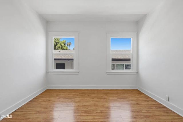 142 S Manhattan Place, Los Angeles, CA 90004