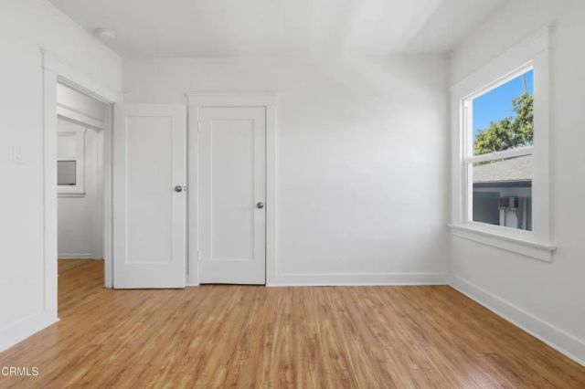 142 S Manhattan Place, Los Angeles, CA 90004