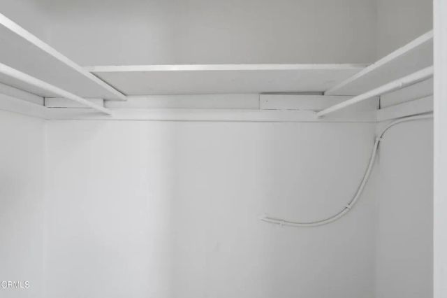 142 S Manhattan Place, Los Angeles, CA 90004