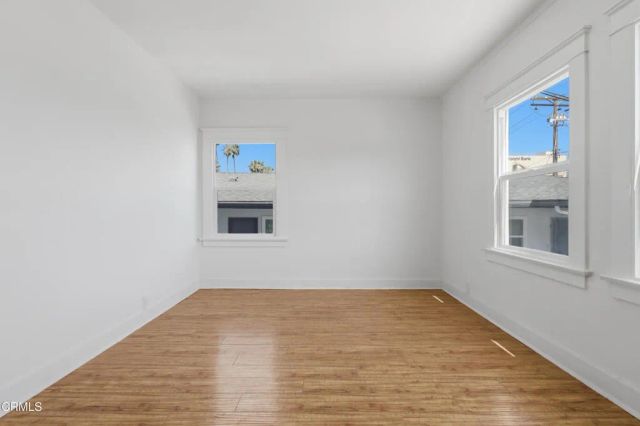 142 S Manhattan Place, Los Angeles, CA 90004