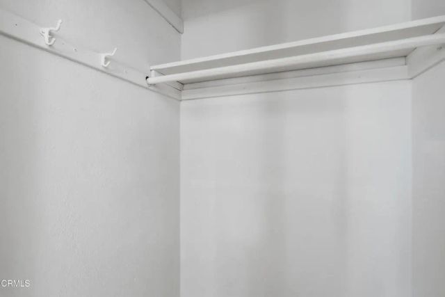 142 S Manhattan Place, Los Angeles, CA 90004