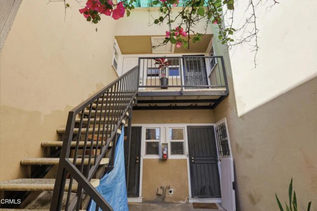 142 S Manhattan Place, Los Angeles, CA 90004