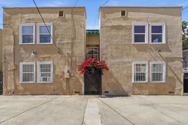 142 S Manhattan Place, Los Angeles, CA 90004