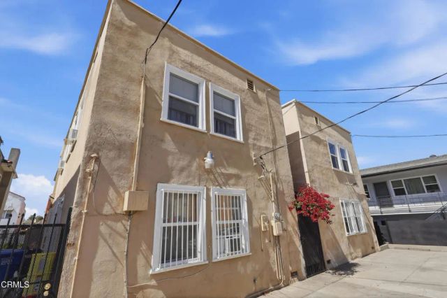 142 S Manhattan Place, Los Angeles, CA 90004