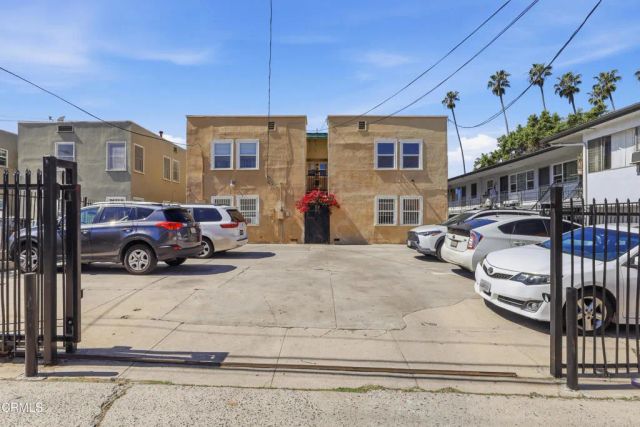 142 S Manhattan Place, Los Angeles, CA 90004