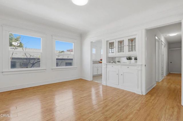 142 S Manhattan Place, Los Angeles, CA 90004