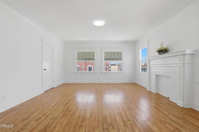 142 S Manhattan Place, Los Angeles, CA 90004