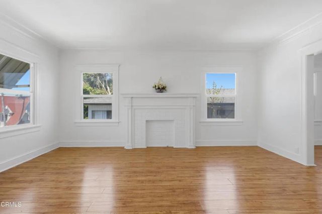 142 S Manhattan Place, Los Angeles, CA 90004