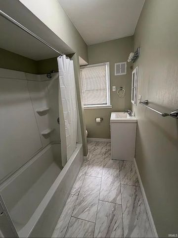 1320 E Beardsley Avenue, Elkhart, IN 46514