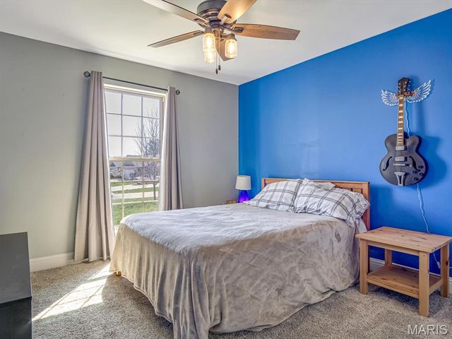 302 Fox Run Drive, Columbia, IL 62236