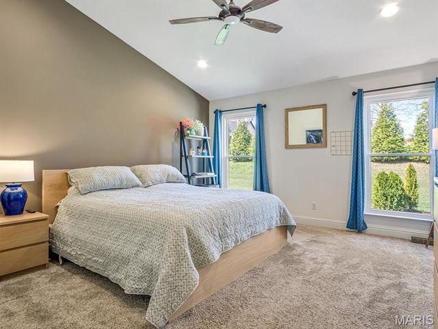 302 Fox Run Drive, Columbia, IL 62236