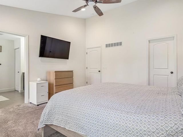 302 Fox Run Drive, Columbia, IL 62236