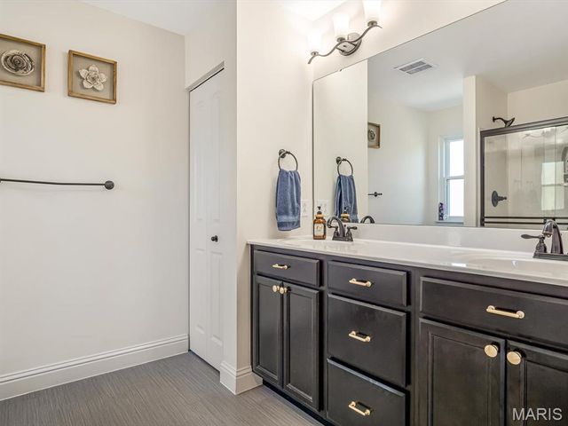 302 Fox Run Drive, Columbia, IL 62236