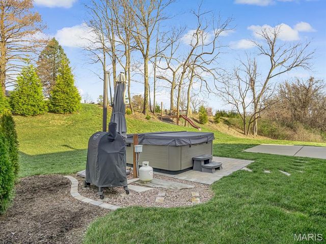 302 Fox Run Drive, Columbia, IL 62236