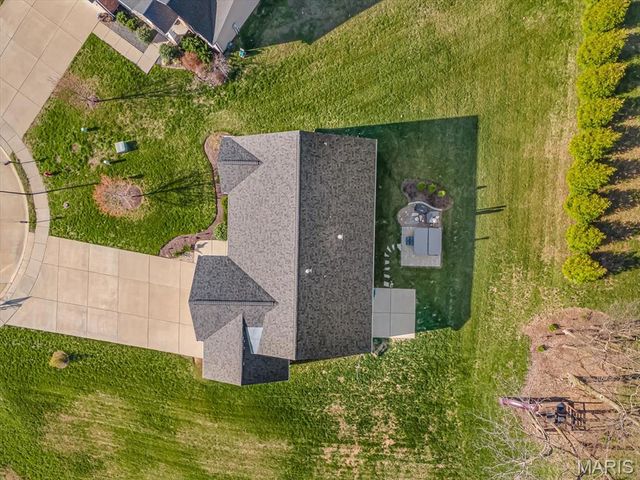 302 Fox Run Drive, Columbia, IL 62236