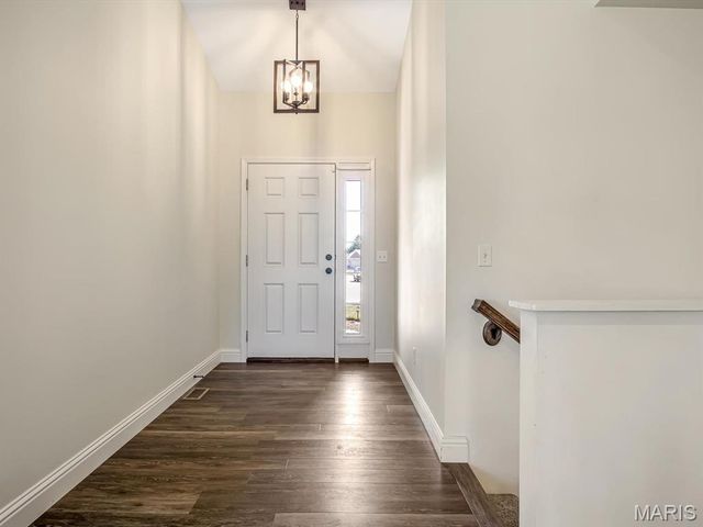 302 Fox Run Drive, Columbia, IL 62236