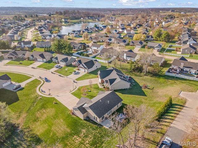 302 Fox Run Drive, Columbia, IL 62236