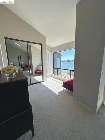 1321 Crown Dr, Alameda, CA 94501