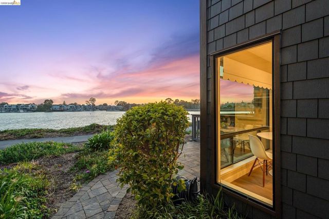 1321 Crown Dr, Alameda, CA 94501
