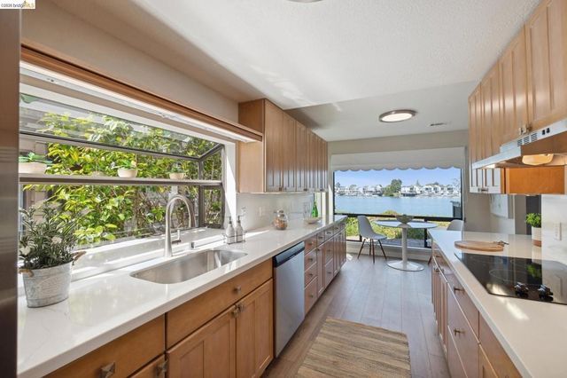 1321 Crown Dr, Alameda, CA 94501
