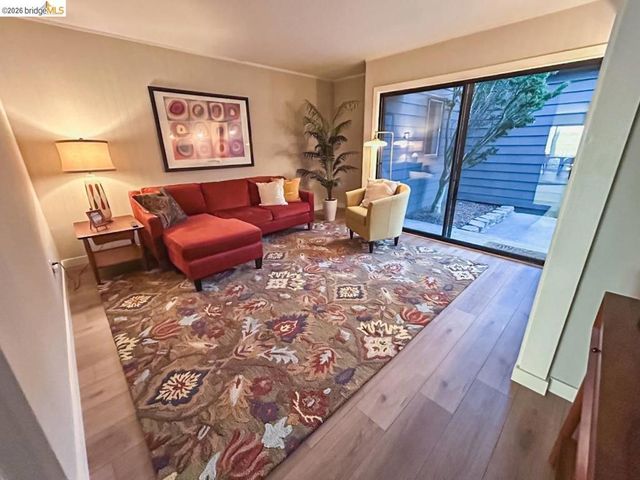 1321 Crown Dr, Alameda, CA 94501