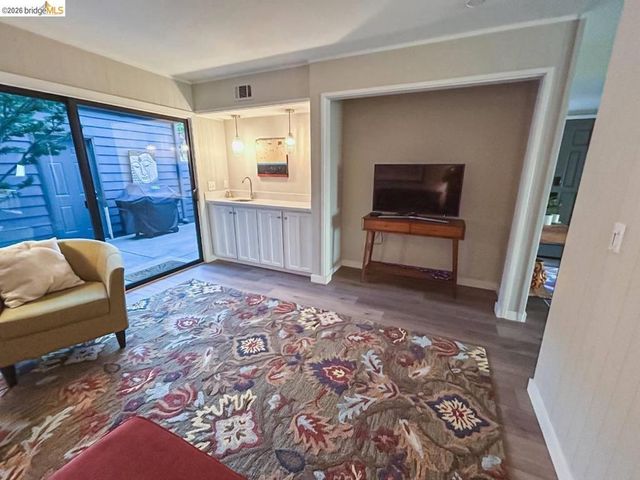 1321 Crown Dr, Alameda, CA 94501
