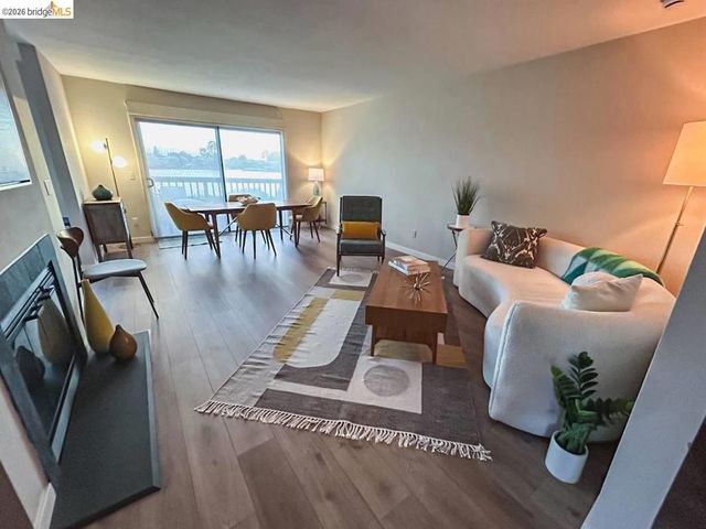 1321 Crown Dr, Alameda, CA 94501