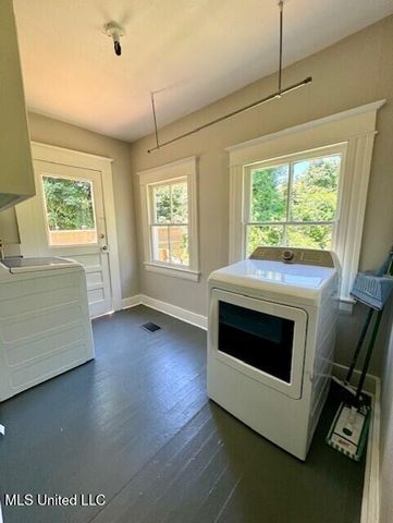 208 Arlington Avenue, Natchez, MS 39120