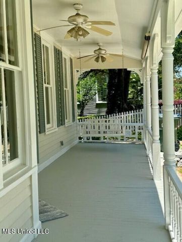 208 Arlington Avenue, Natchez, MS 39120