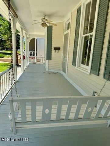 208 Arlington Avenue, Natchez, MS 39120
