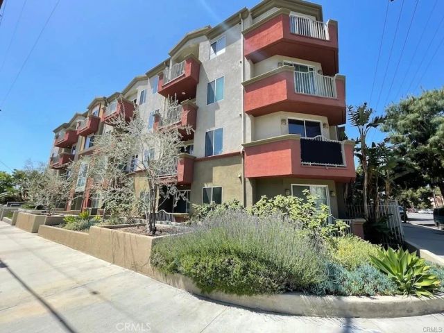 7551 Jordan 304, Canoga Park, CA 91303