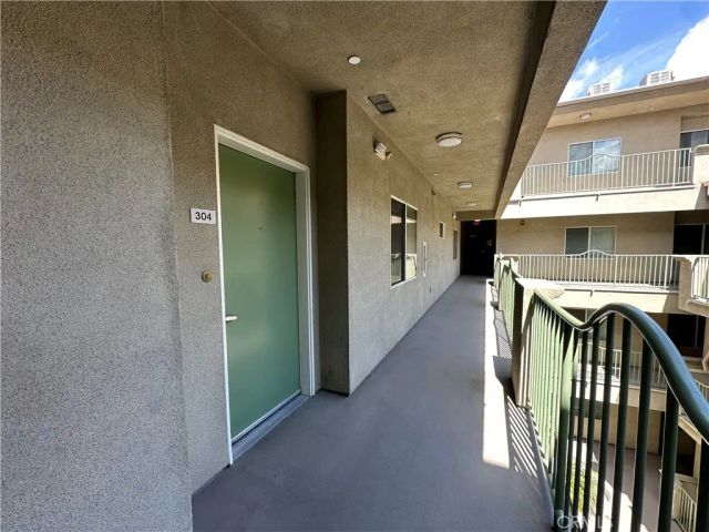 7551 Jordan 304, Canoga Park, CA 91303