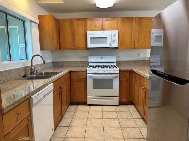 7551 Jordan 304, Canoga Park, CA 91303