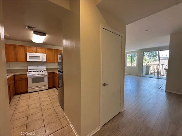 7551 Jordan 304, Canoga Park, CA 91303