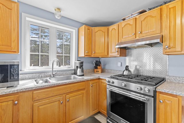 49 Chester Road, Derry, NH 03038