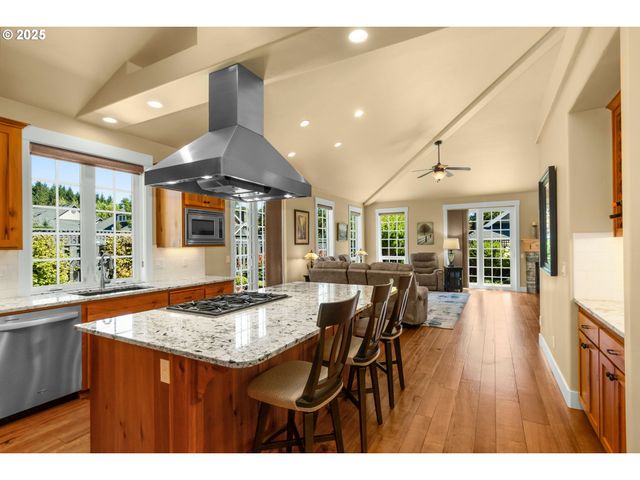 3906 TAYSIDE St S, Salem, OR 97301