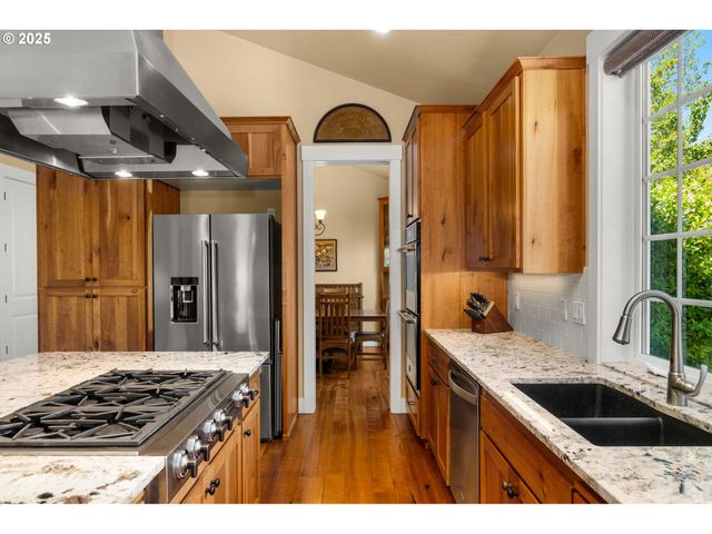 3906 TAYSIDE St S, Salem, OR 97301