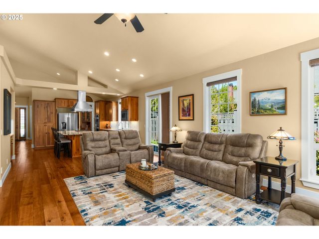 3906 TAYSIDE St S, Salem, OR 97301