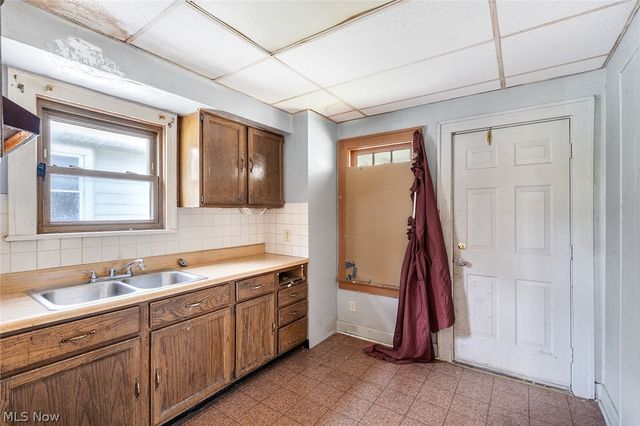 139 N Hazelwood Avenue, Youngstown, OH 44509