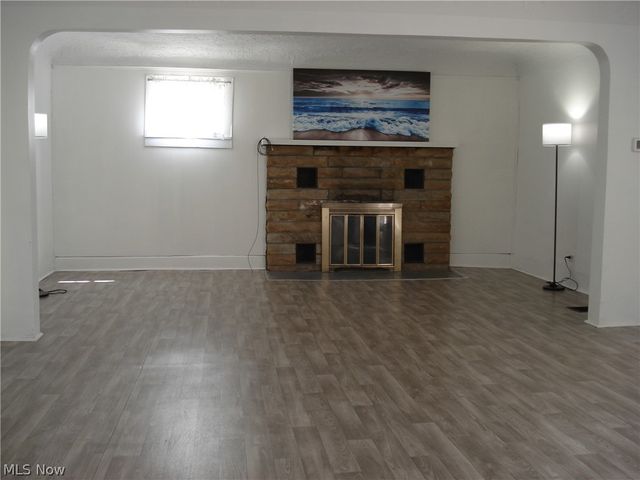 852 S Broadway, Geneva, OH 44041