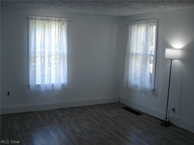 852 S Broadway, Geneva, OH 44041