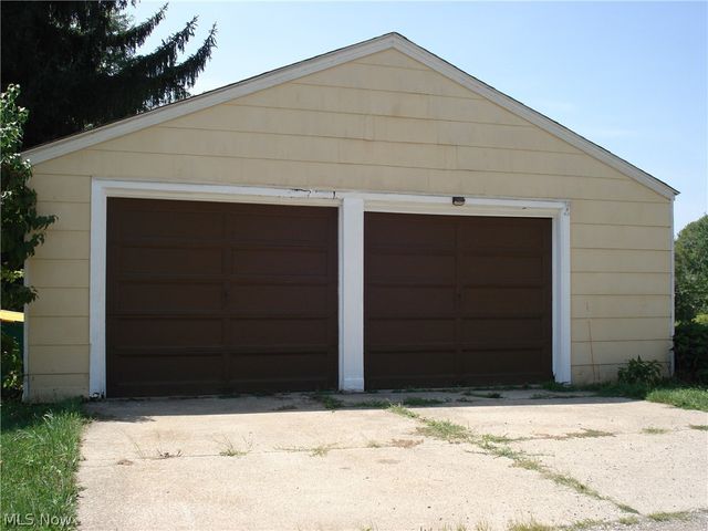 852 S Broadway, Geneva, OH 44041