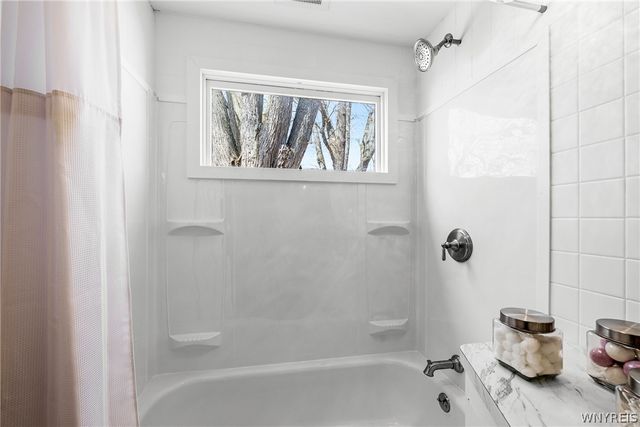 160 Westbrook Drive, Cheektowaga, NY 14225