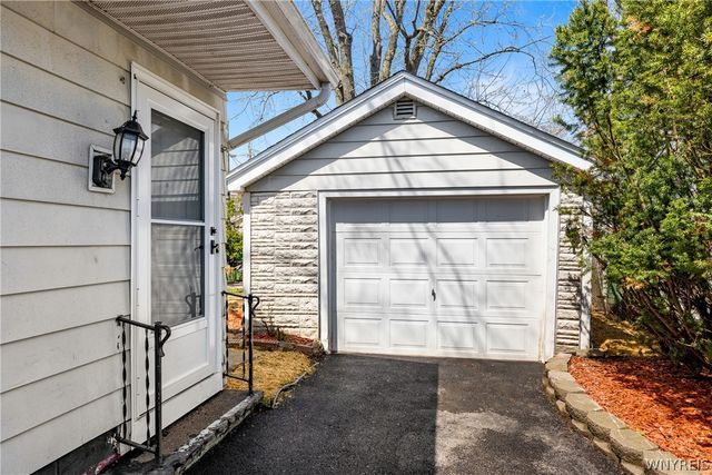 160 Westbrook Drive, Cheektowaga, NY 14225