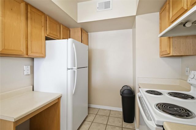 1015 VILLAGIO CIRCLE 201, Sarasota, FL 34237
