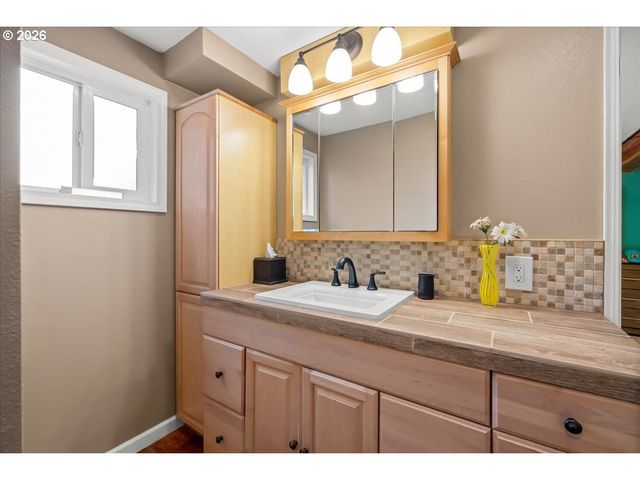 17110 S POTTER Rd, Oregon City, OR 97045