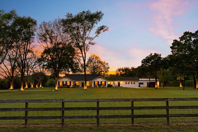 40323 Community Road, Magnolia, TX 77354