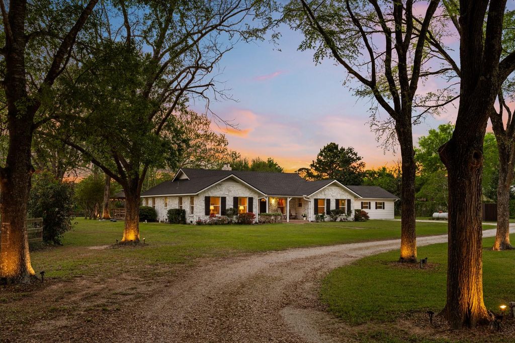 40323 Community Road, Magnolia, TX 77354