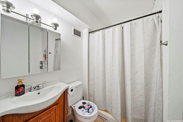 94-249 Waikele Road B4, Waipahu, HI 96797