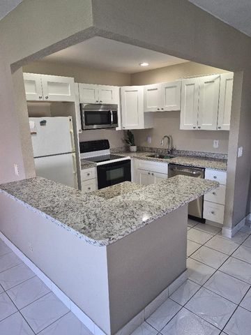 318 N Seville N 318, Delray Beach, FL 33446